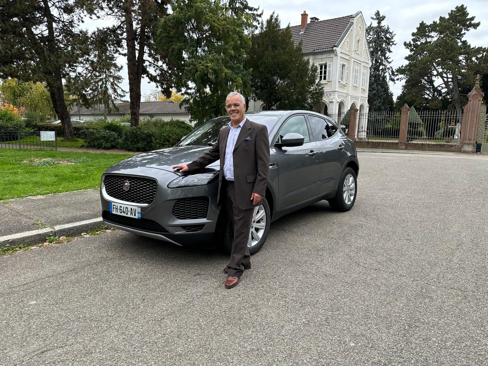 Jaguar E-PACE grise
